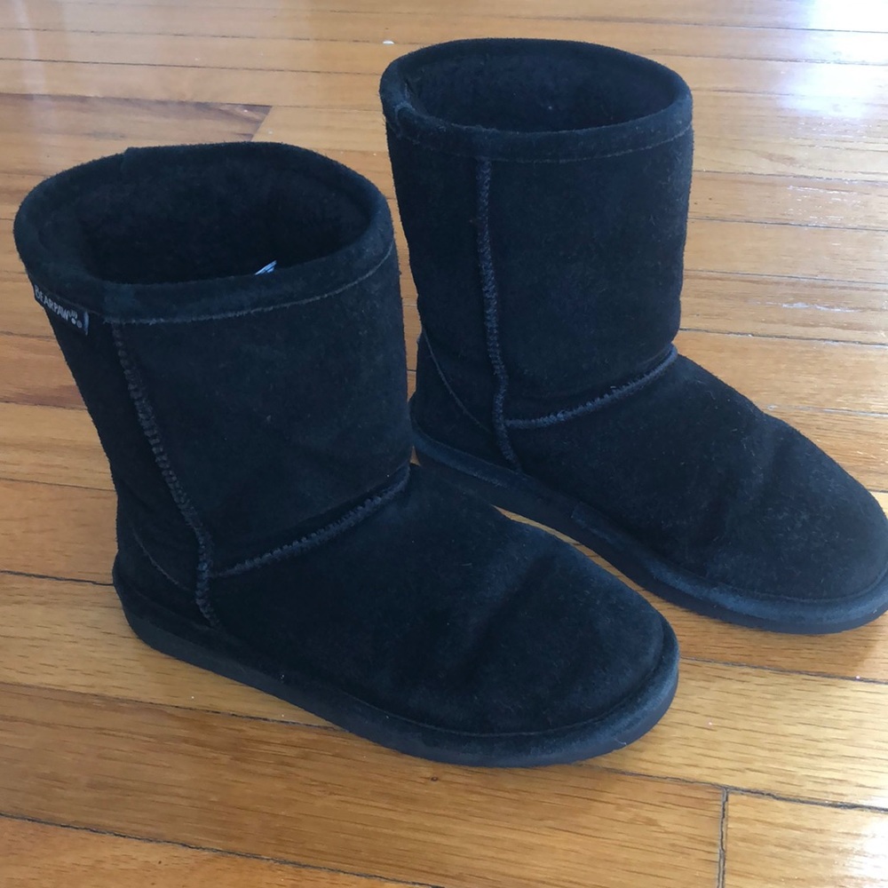 Bearpaw 7” black youth pull on boot